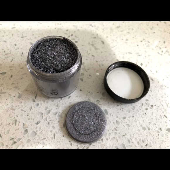 MAC Softwash Grey Loose Pigment [DISCONTINUED] - Picture 2 of 2